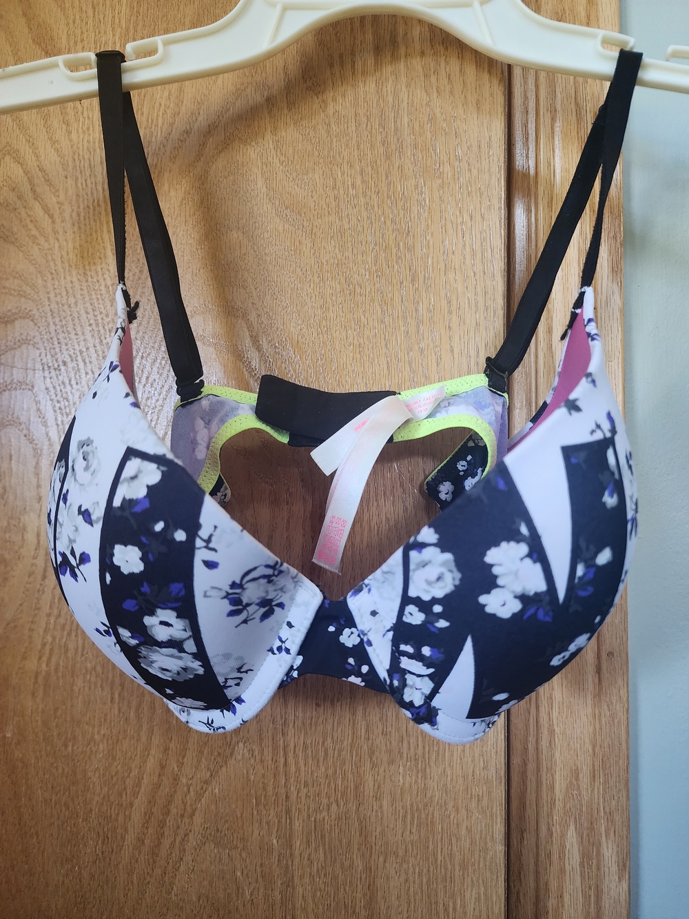 PINK Victoria's Secret Floral Print T-Shirt Bra in White and Black